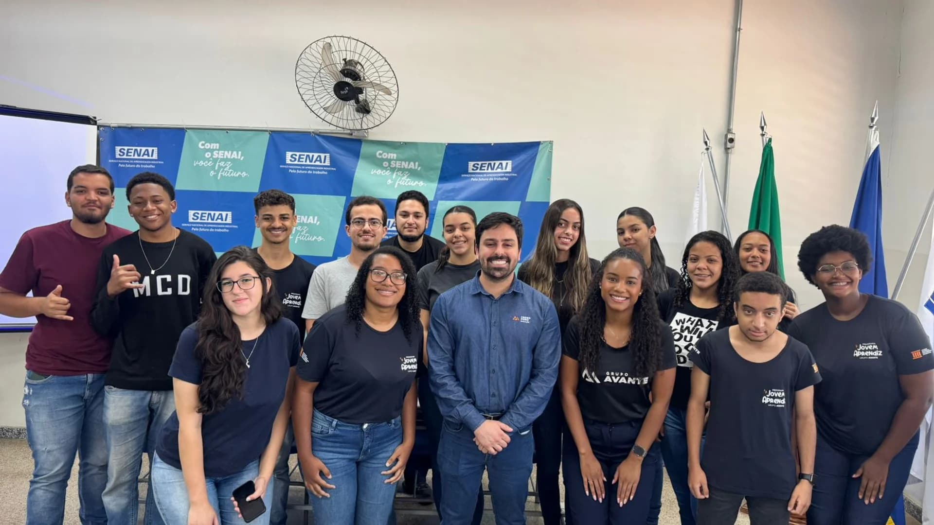 Young Apprentices Discuss Geology in Mining